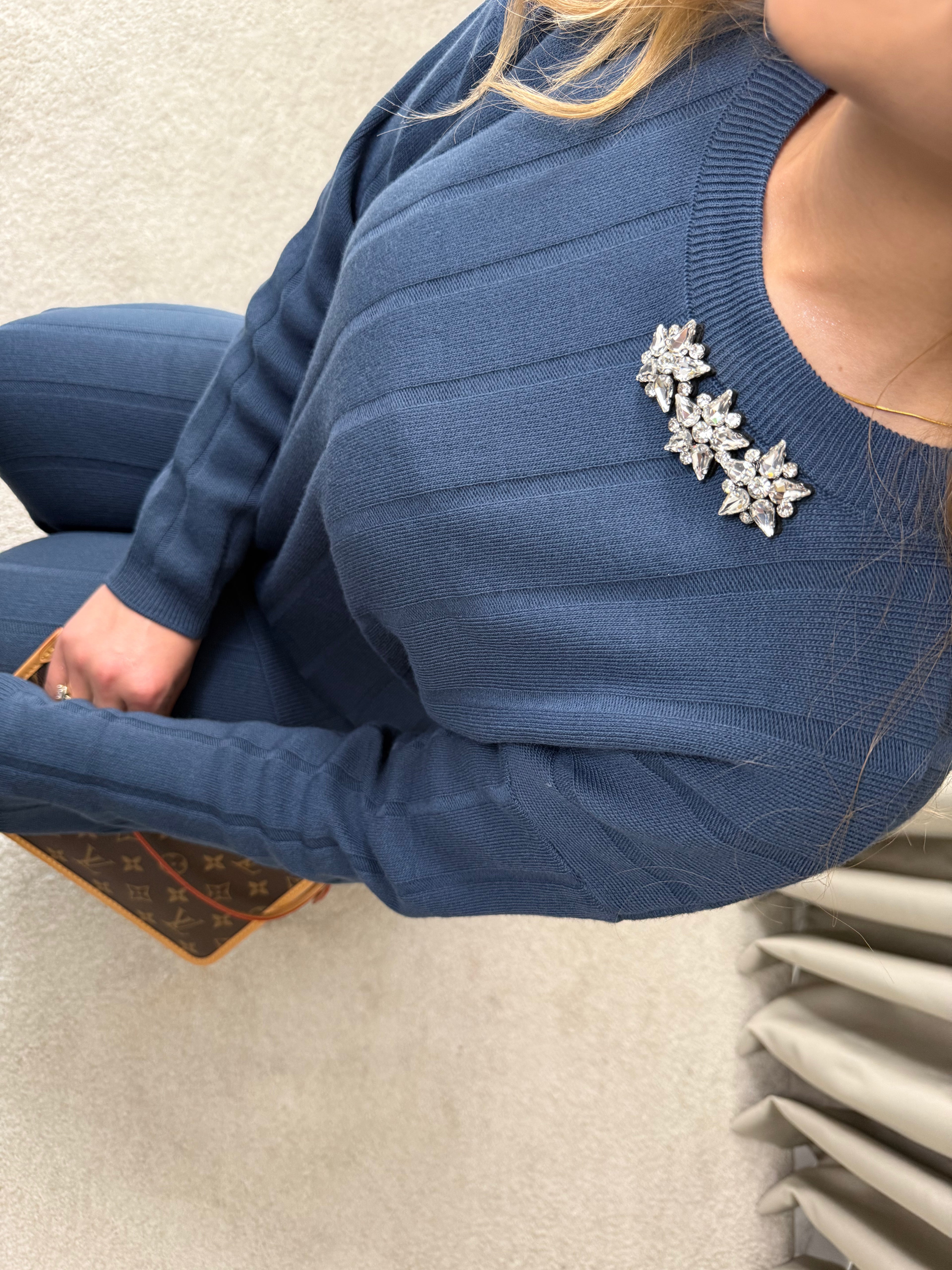 Yakası Taş Detaylı Fitilli Triko Pantalonlu Takım