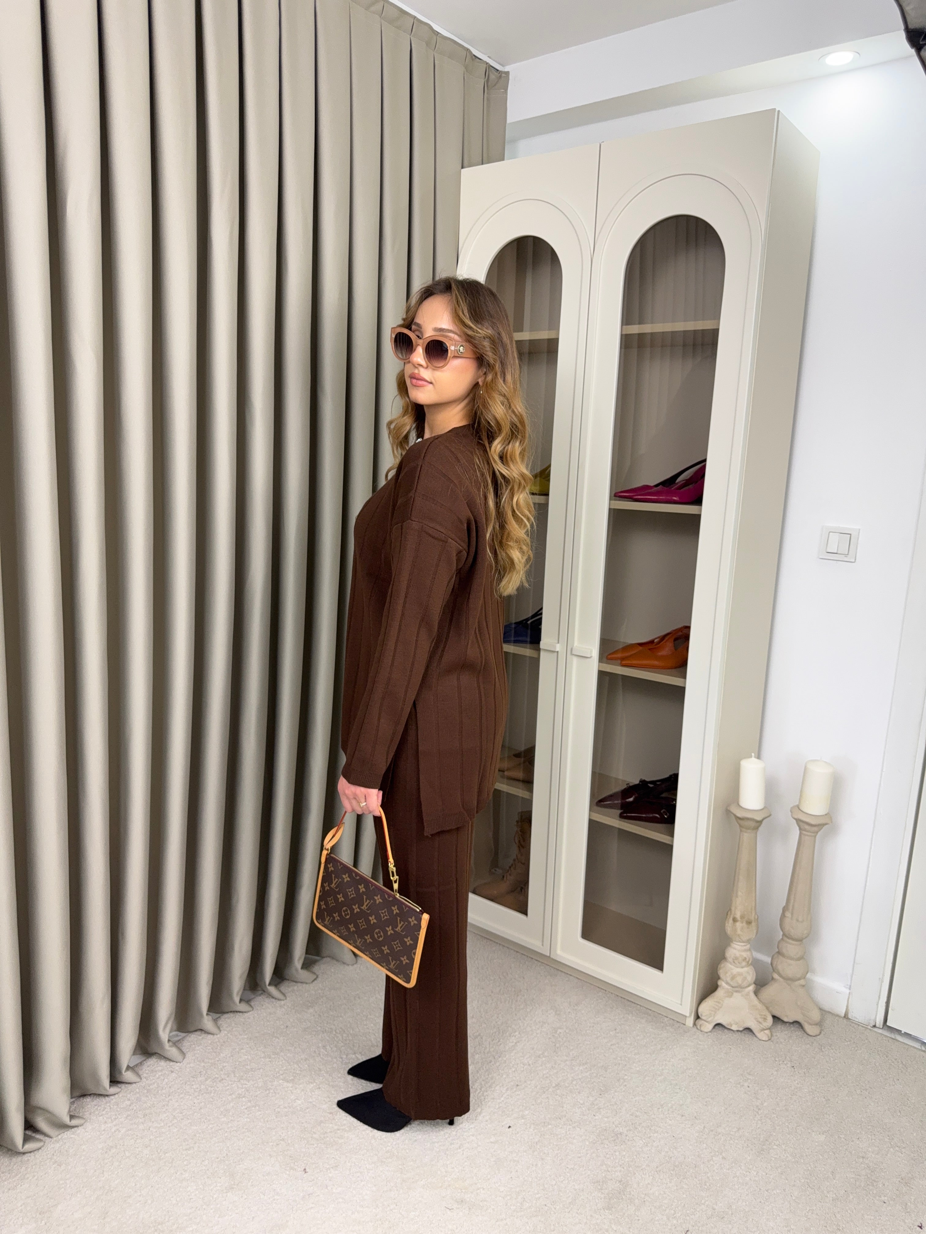 Yakası Taş Detaylı Fitilli Triko Pantalonlu Takım