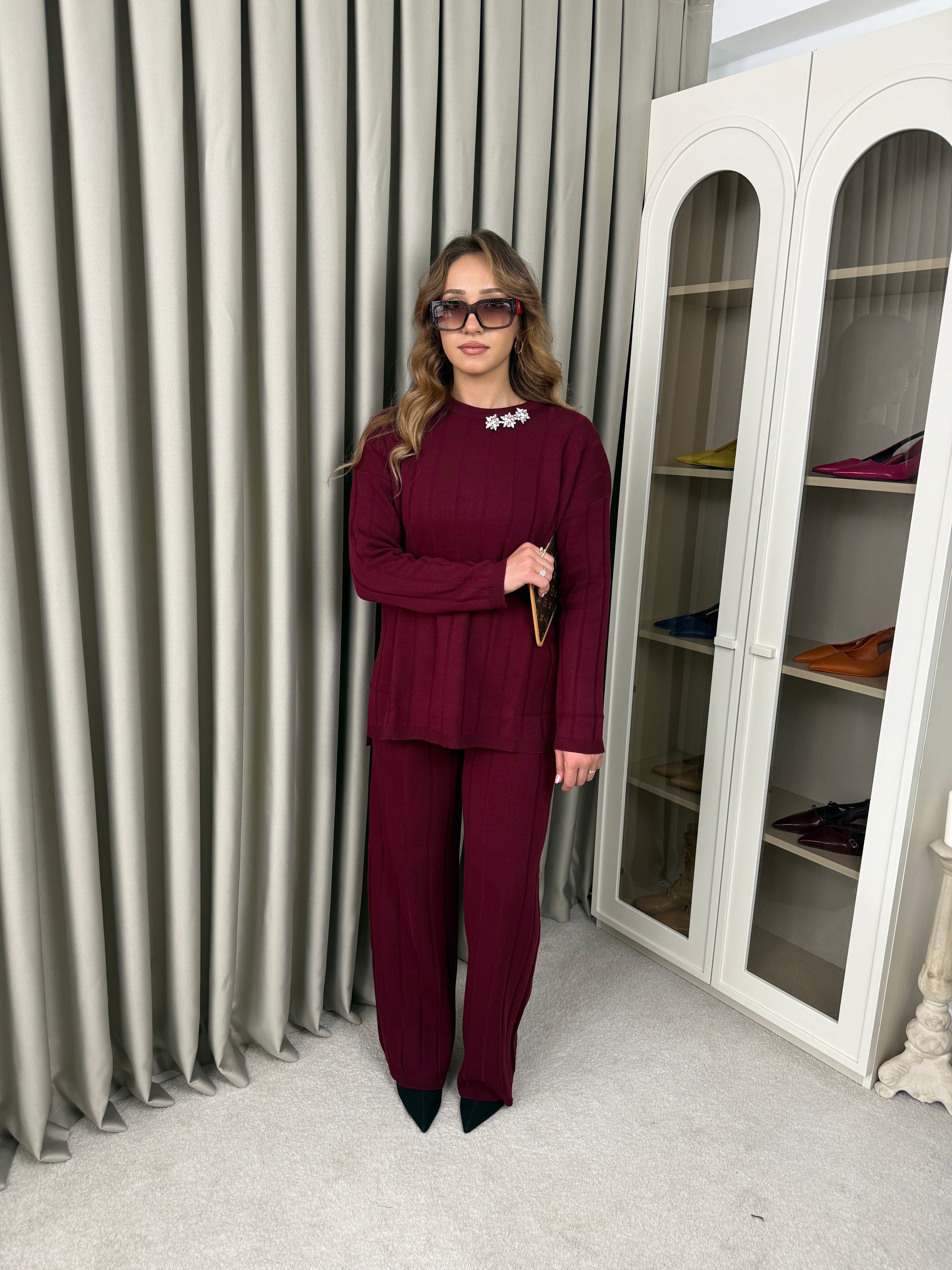 Yakası Taş Detaylı Fitilli Triko Pantalonlu Takım