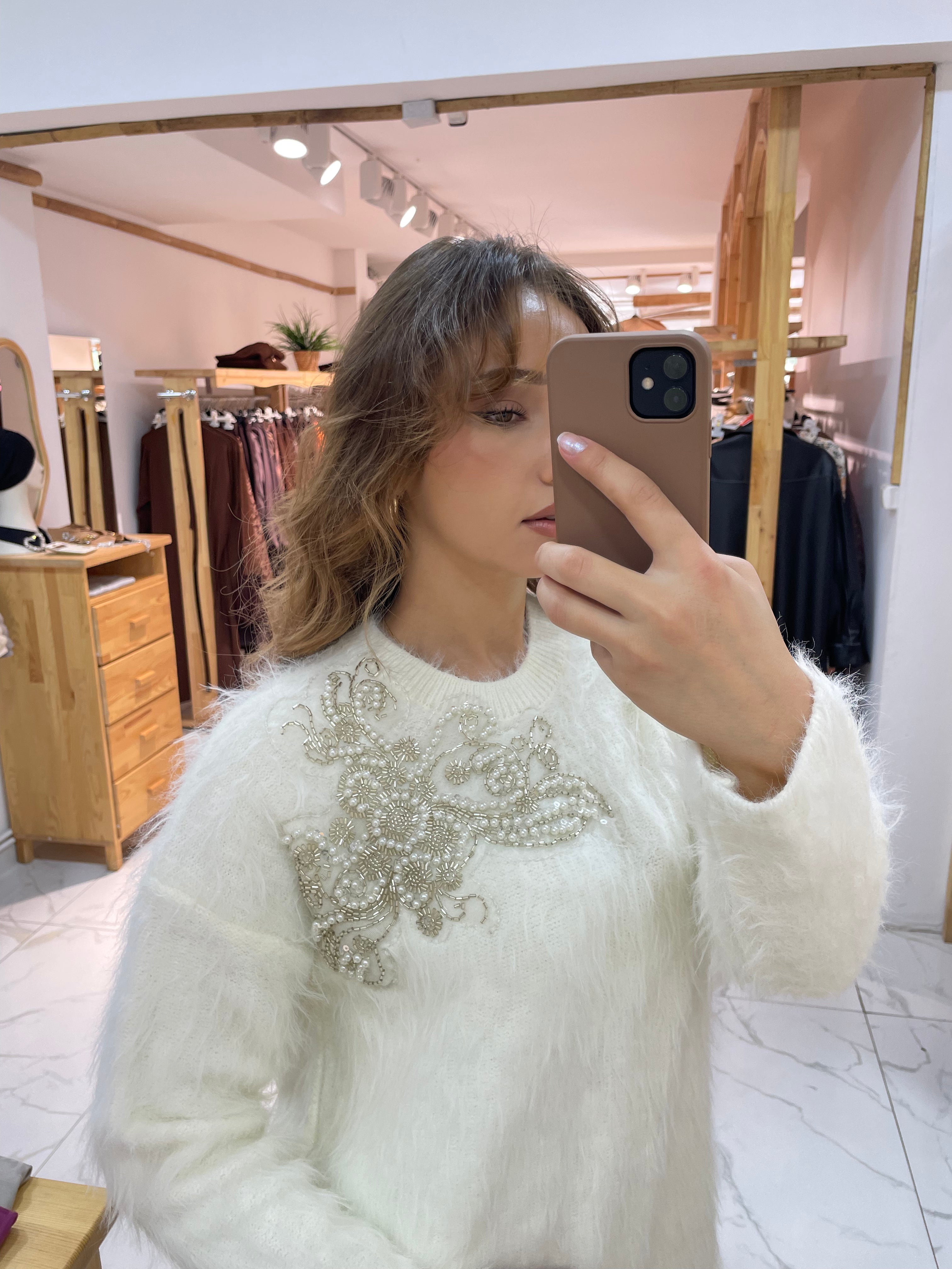 Omzu İnci Dantel İşlemeli Sakallı Kazak