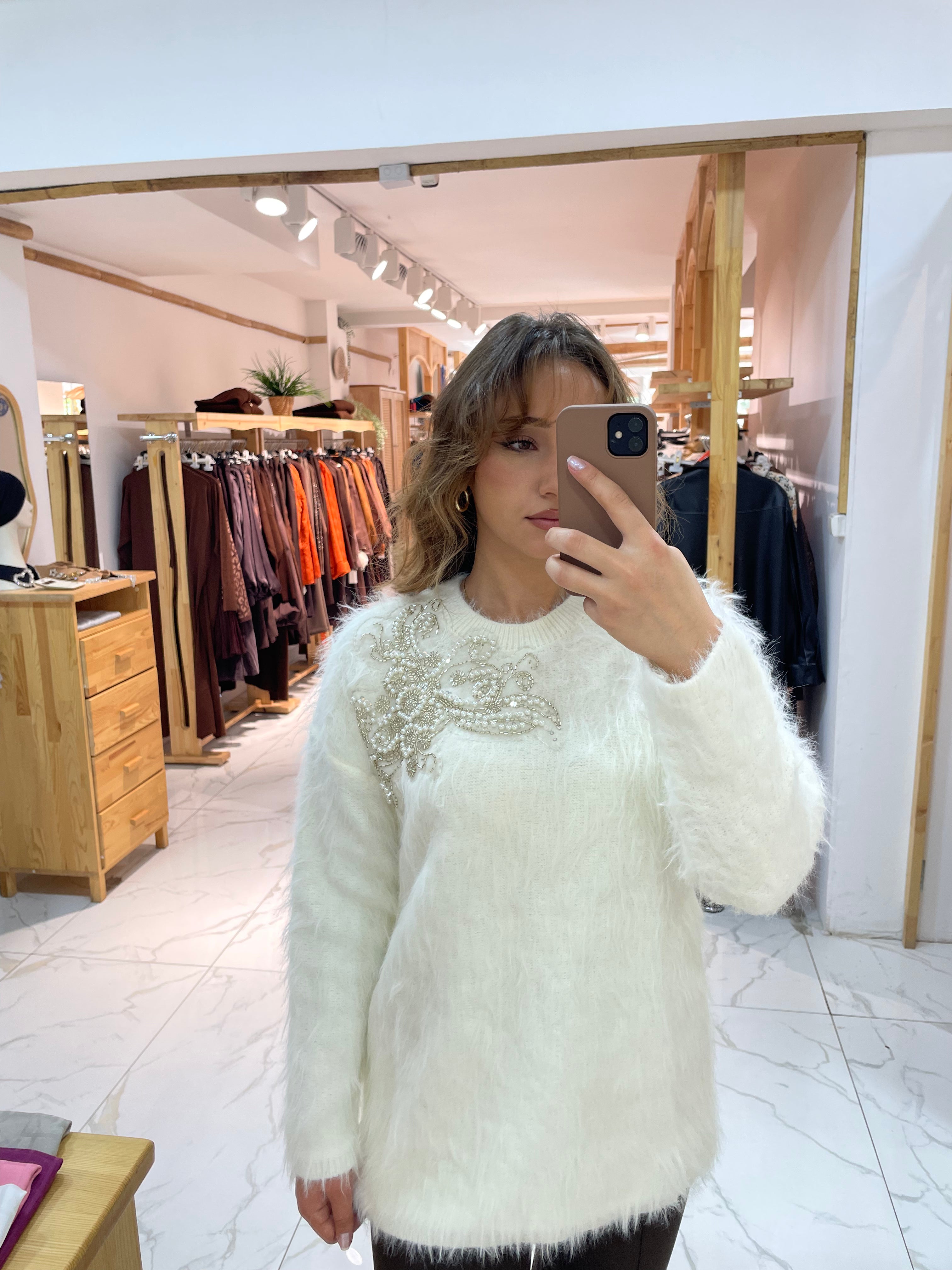 Omzu İnci Dantel İşlemeli Sakallı Kazak