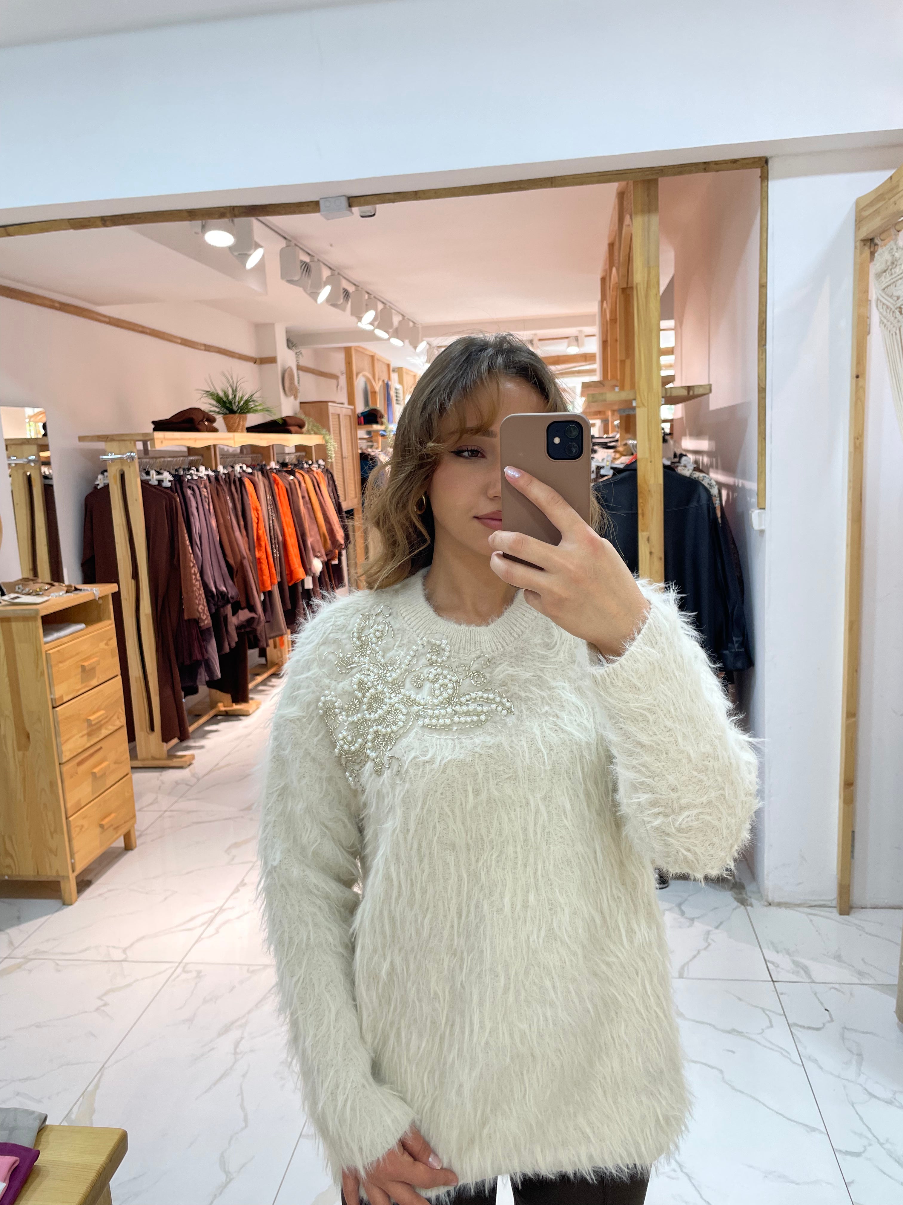 Omzu İnci Dantel İşlemeli Sakallı Kazak