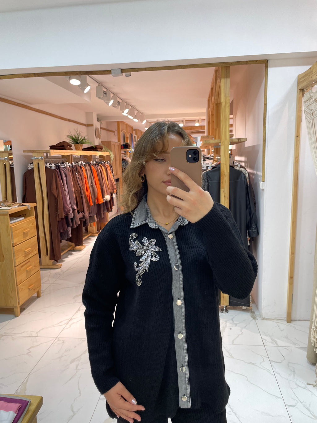 Kot Geçişli Yakası Taşlı Triko Takım