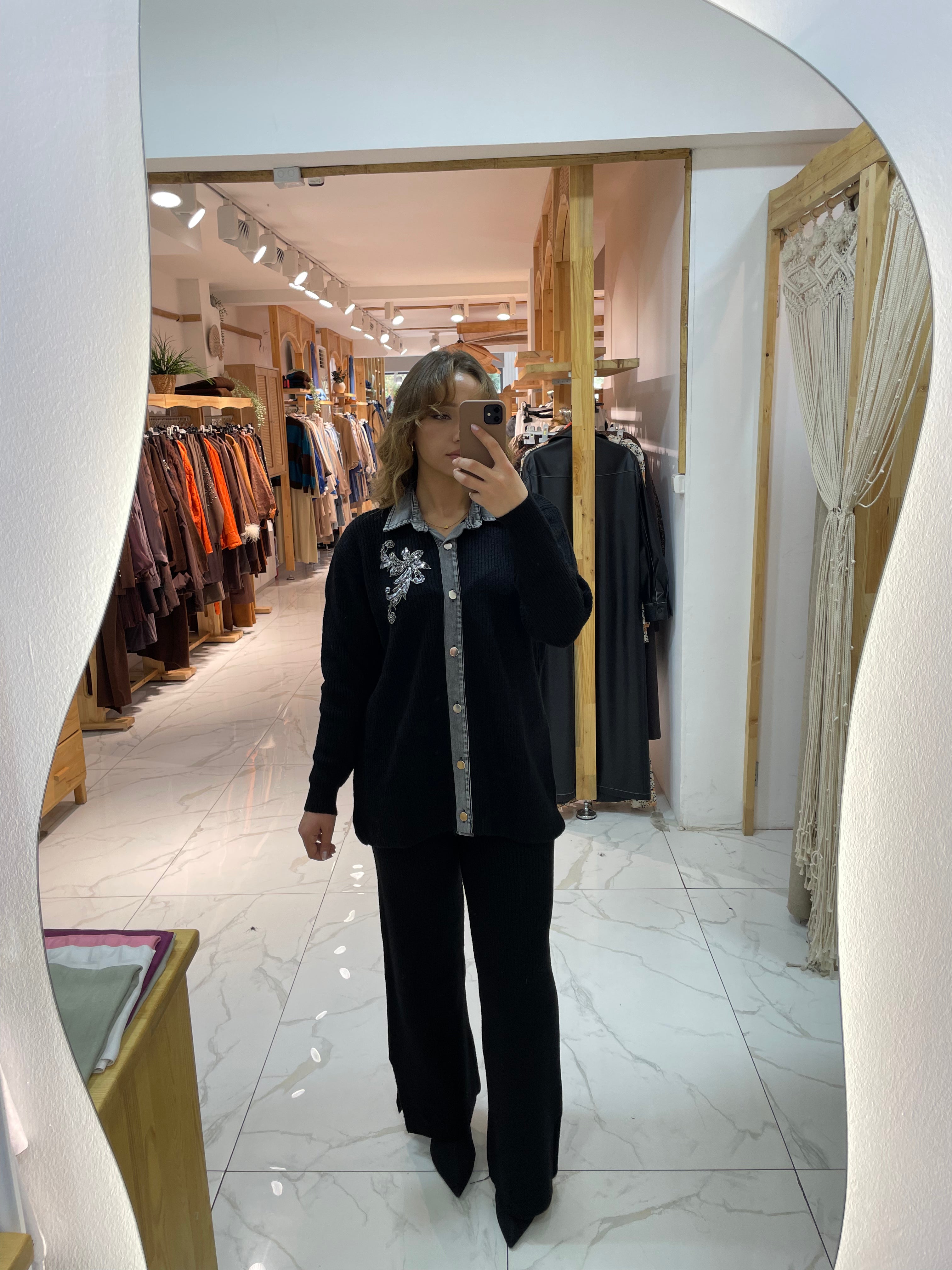 Kot Geçişli Yakası Taşlı Triko Takım