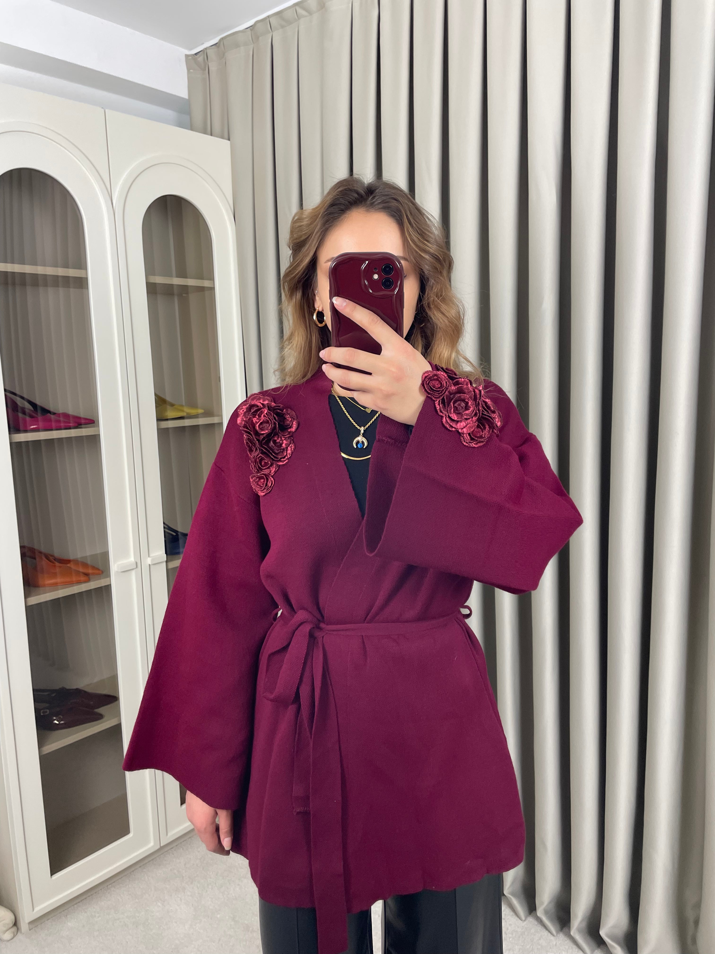 Kol Ve Omzu Gül İşlemeli Belden Bağlamalı Kruvaze Hırka