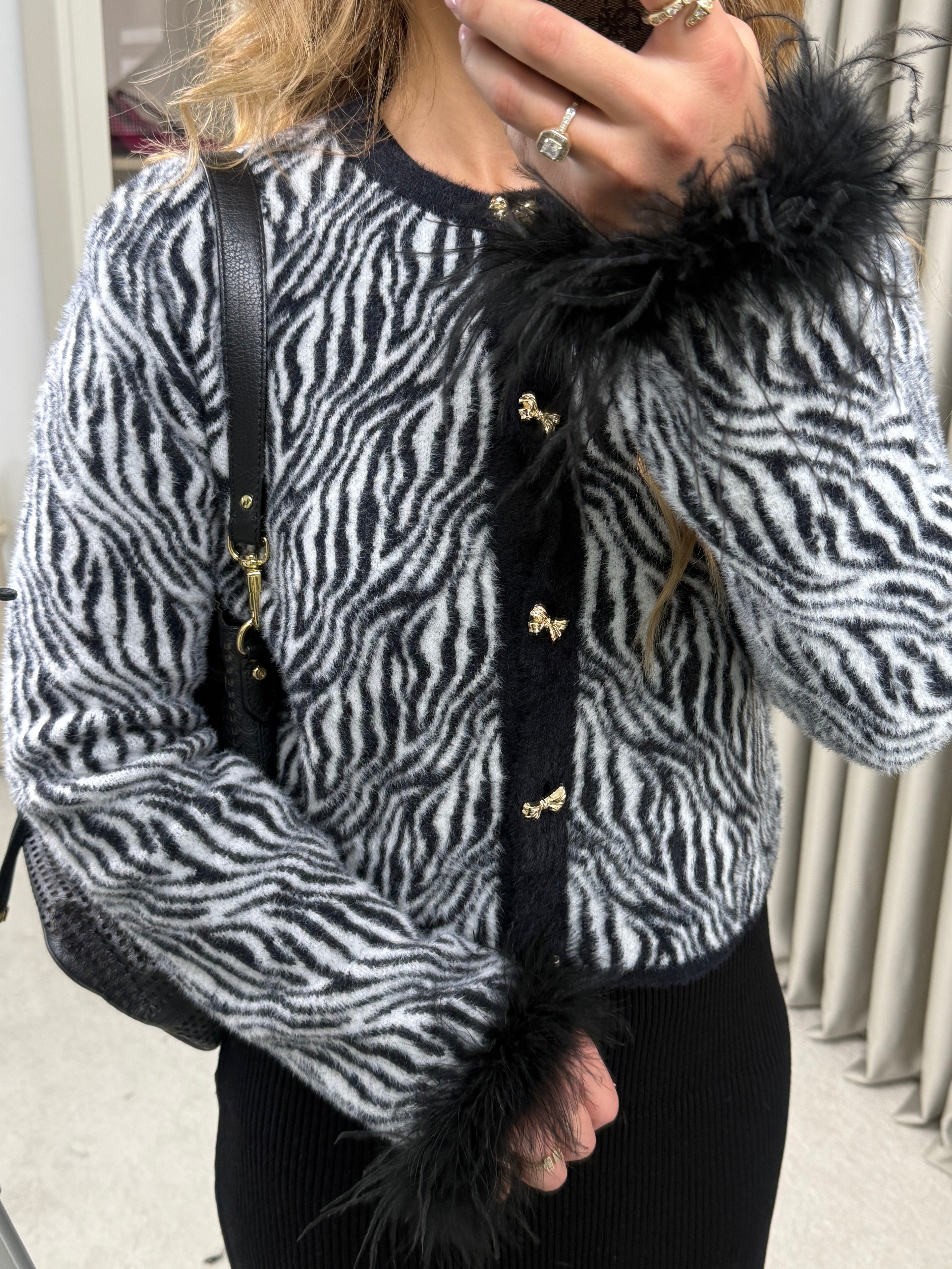 Kolu Tüylü Zebra Desenli Angora Kısa Hırka